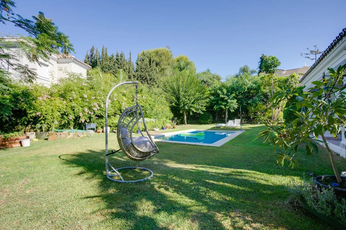 3 Bedroom Detached Villa for Sale in El Paraiso, Málaga - Image 7
