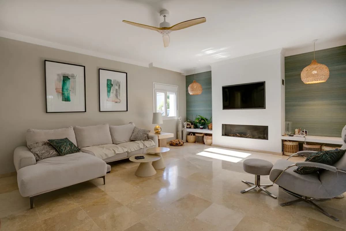 3 Bedroom Detached Villa for Sale in El Paraiso, Málaga - Image 8