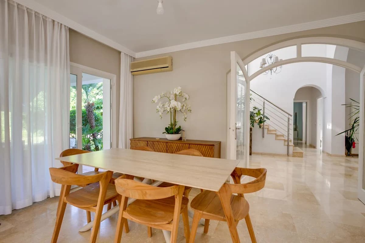 3 Bedroom Detached Villa for Sale in El Paraiso, Málaga - Image 9