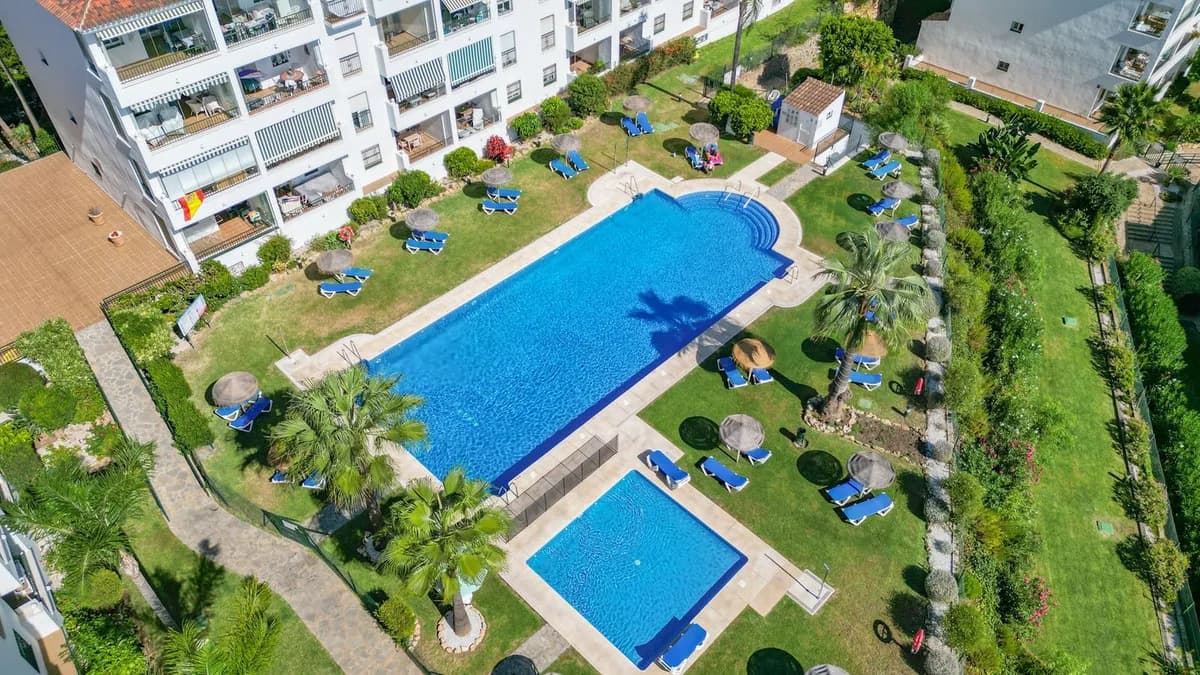 2 Bedroom Middle Floor Apartment for Sale in La Cala de Mijas, Málaga - Image 3