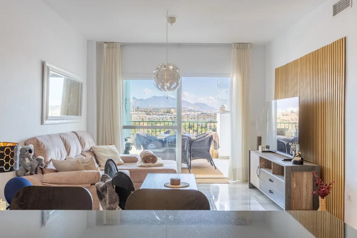 2 Bedroom Middle Floor Apartment for Sale in La Cala de Mijas, Málaga - Image 7