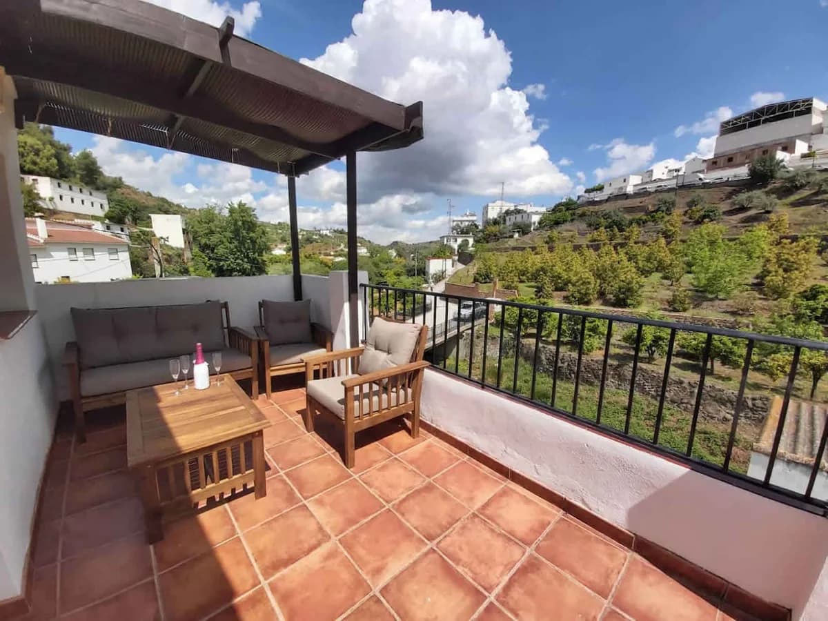 2 Bedroom Townhouse for Sale in Tolox, Málaga - Image 8