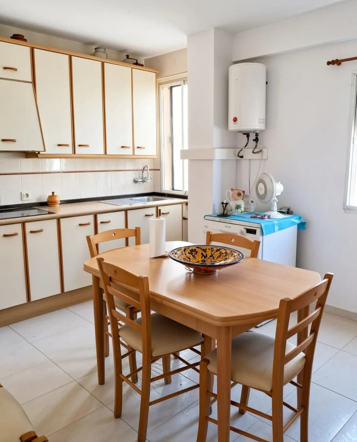 1 Bedroom Middle Floor Apartment for Sale in San Luis de Sabinillas, Málaga - Image 4