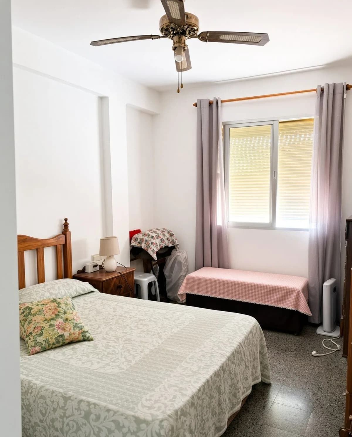 1 Bedroom Middle Floor Apartment for Sale in San Luis de Sabinillas, Málaga - Image 7