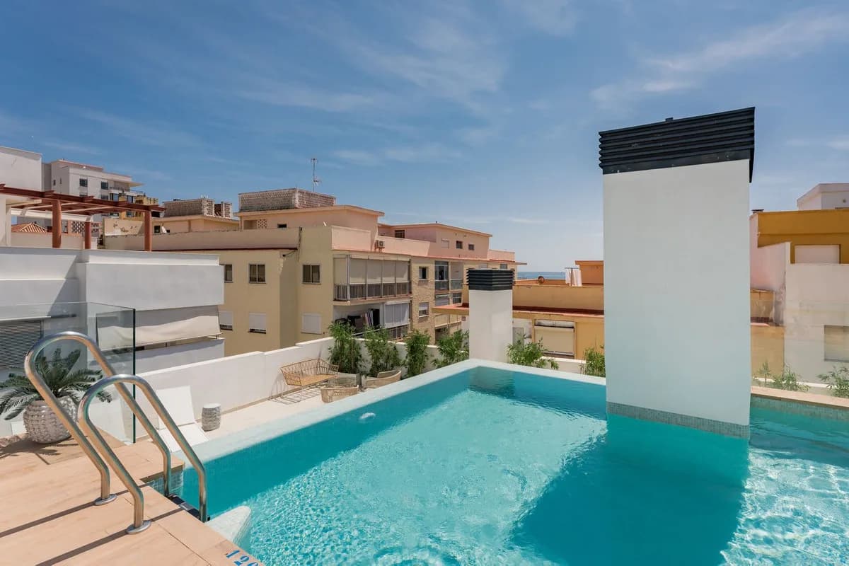 2 Bedroom Top Floor Apartment for Sale in Estepona, Málaga