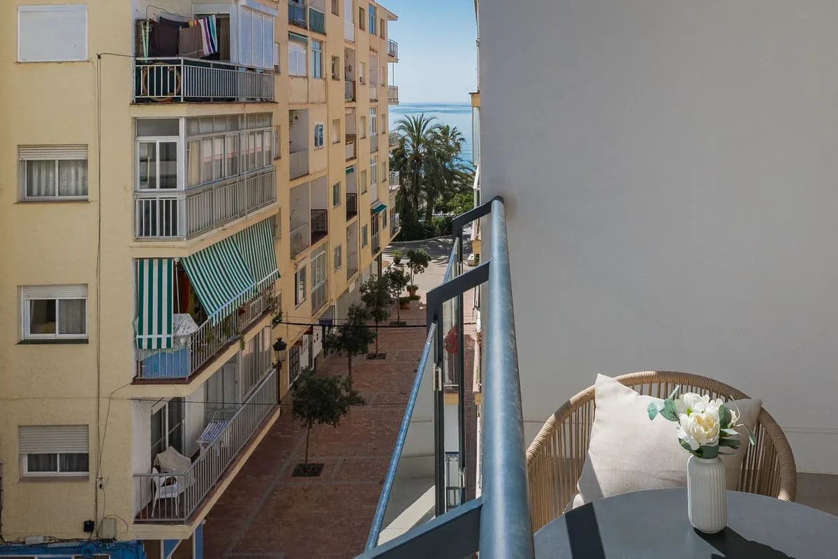 2 Bedroom Top Floor Apartment for Sale in Estepona, Málaga - Image 4