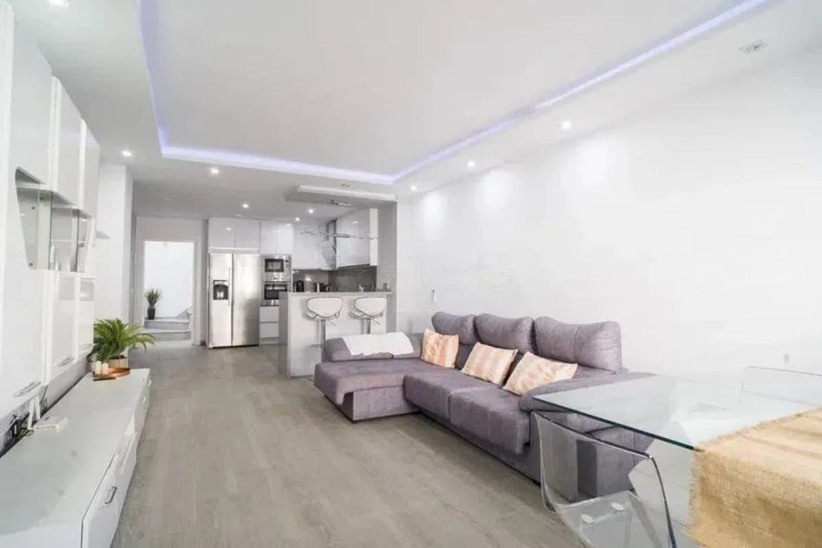 3 Bedroom Townhouse for Sale in San Pedro de Alcántara, Málaga - Image 2