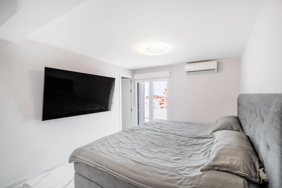 4 Bedroom Townhouse for Sale in Cabopino, Málaga - Image 6