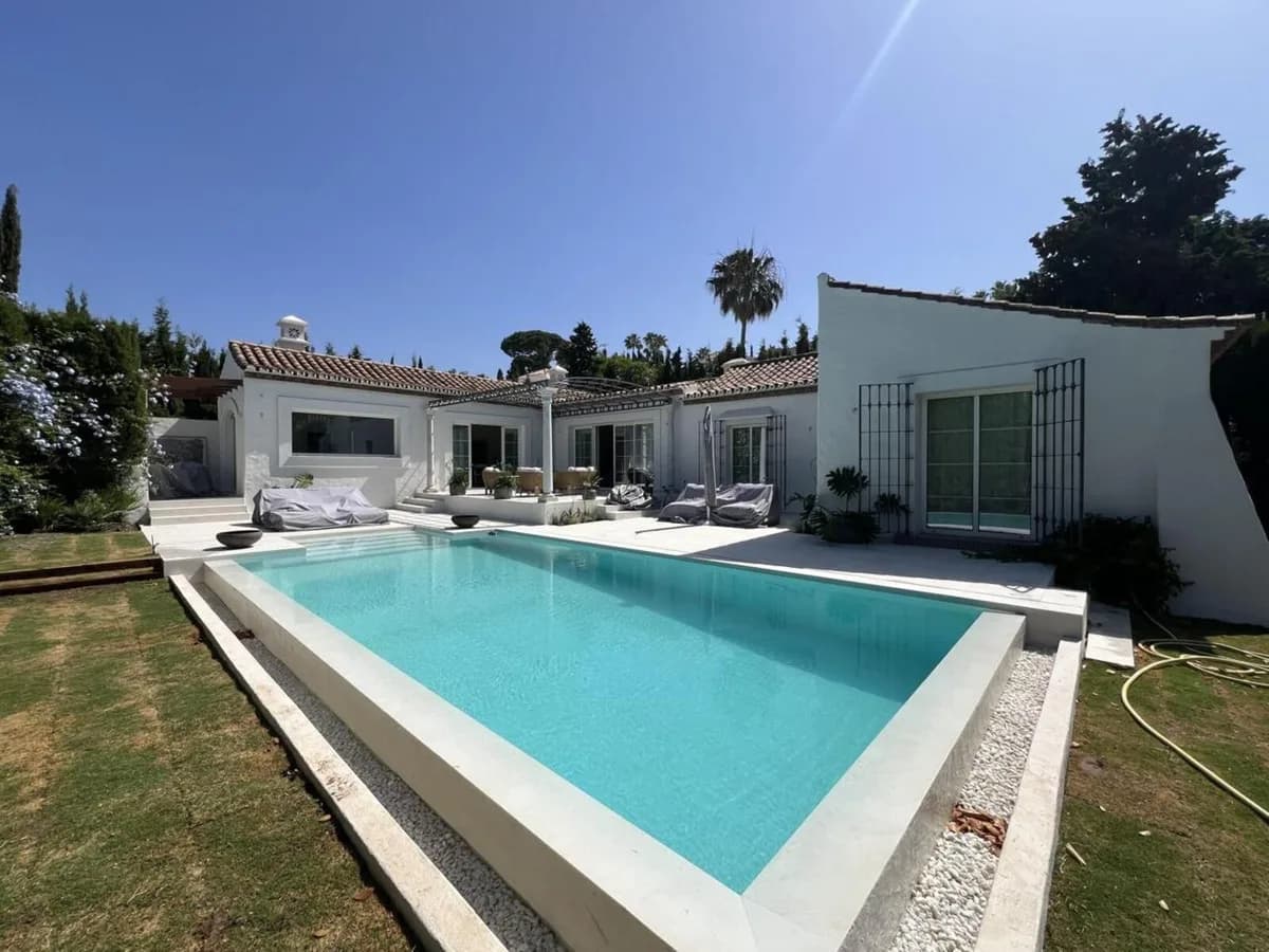 3 Bedroom Detached Villa for Sale in Guadalmina Alta, Málaga - Image 2