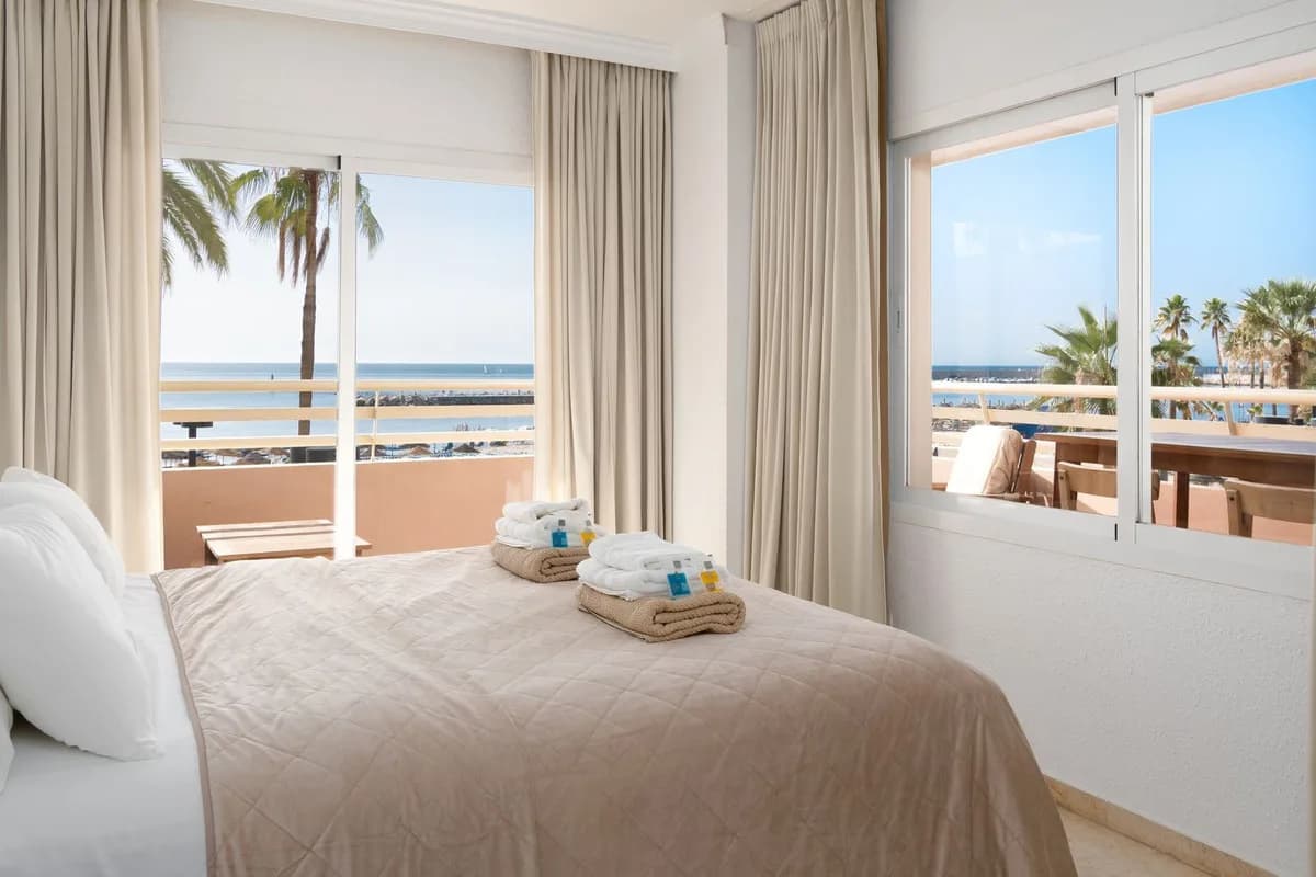 1 Bedroom Middle Floor Apartment for Sale in Fuengirola, Málaga - Image 2