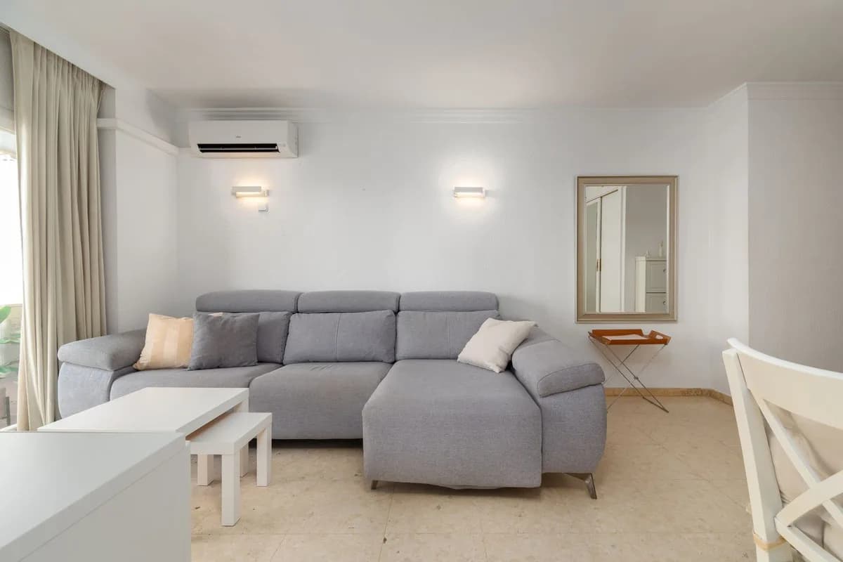 1 Bedroom Middle Floor Apartment for Sale in Fuengirola, Málaga - Image 5