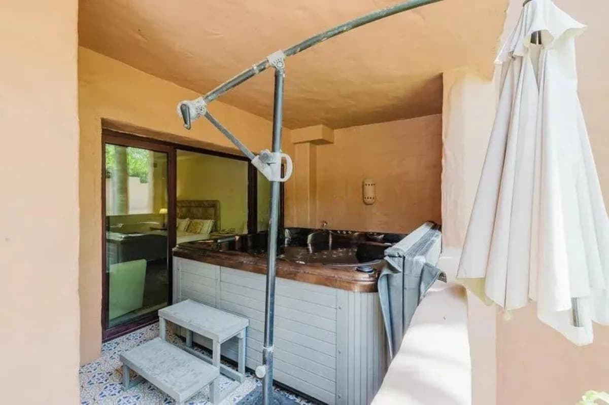 2 Bedroom Middle Floor Apartment for Sale in Estepona, Málaga - Image 6