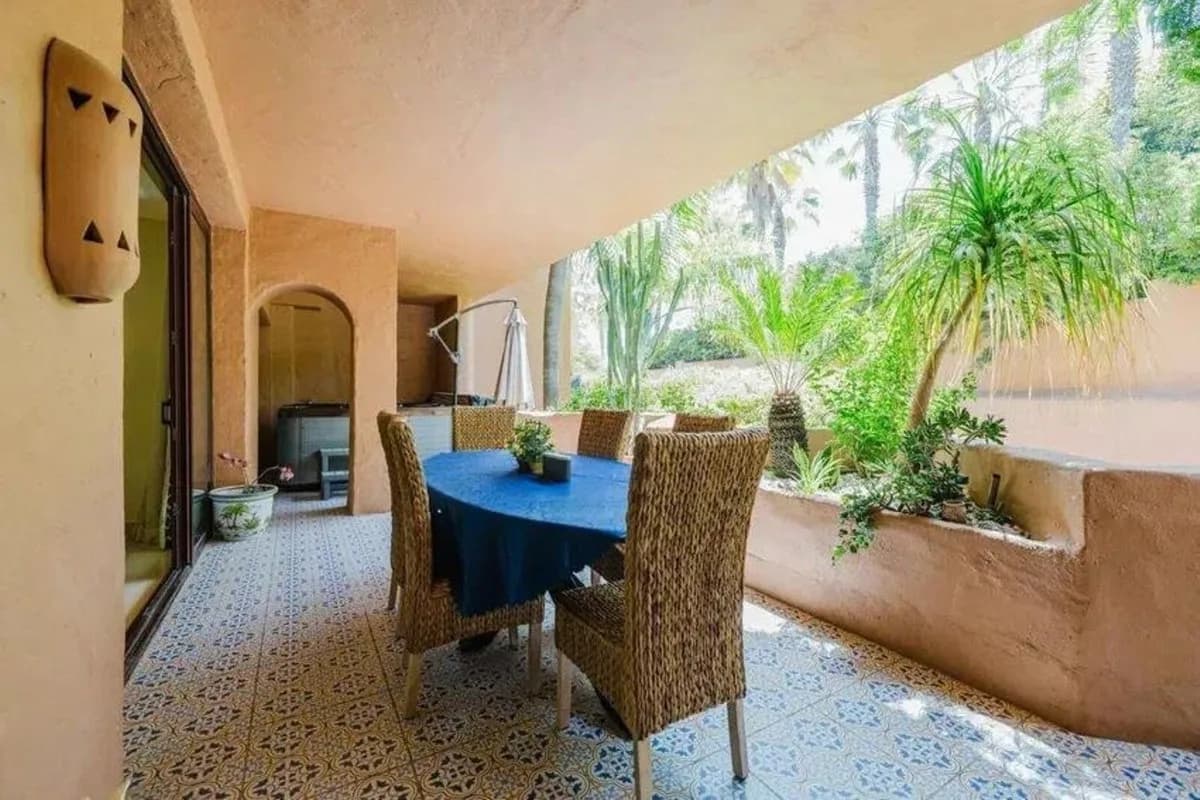 2 Bedroom Middle Floor Apartment for Sale in Estepona, Málaga - Image 7