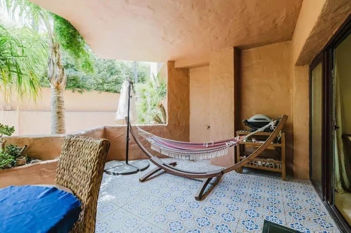 2 Bedroom Middle Floor Apartment for Sale in Estepona, Málaga - Image 8