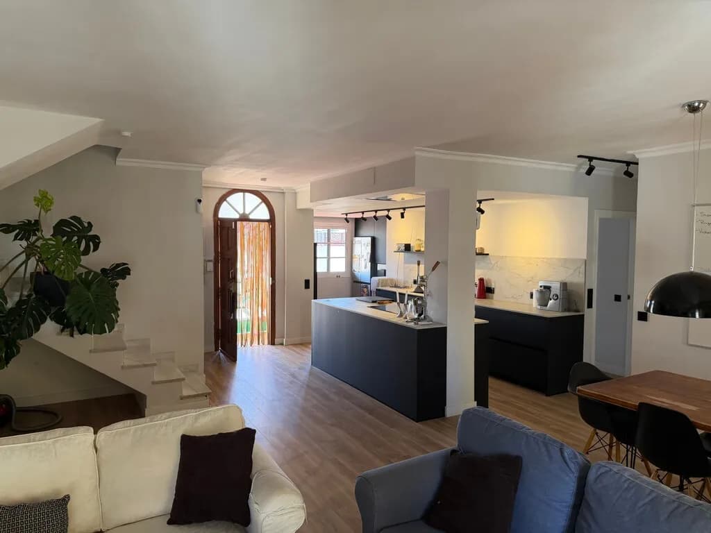 3 Bedroom Middle Floor Apartment for Sale in Fuengirola, Málaga - Image 3