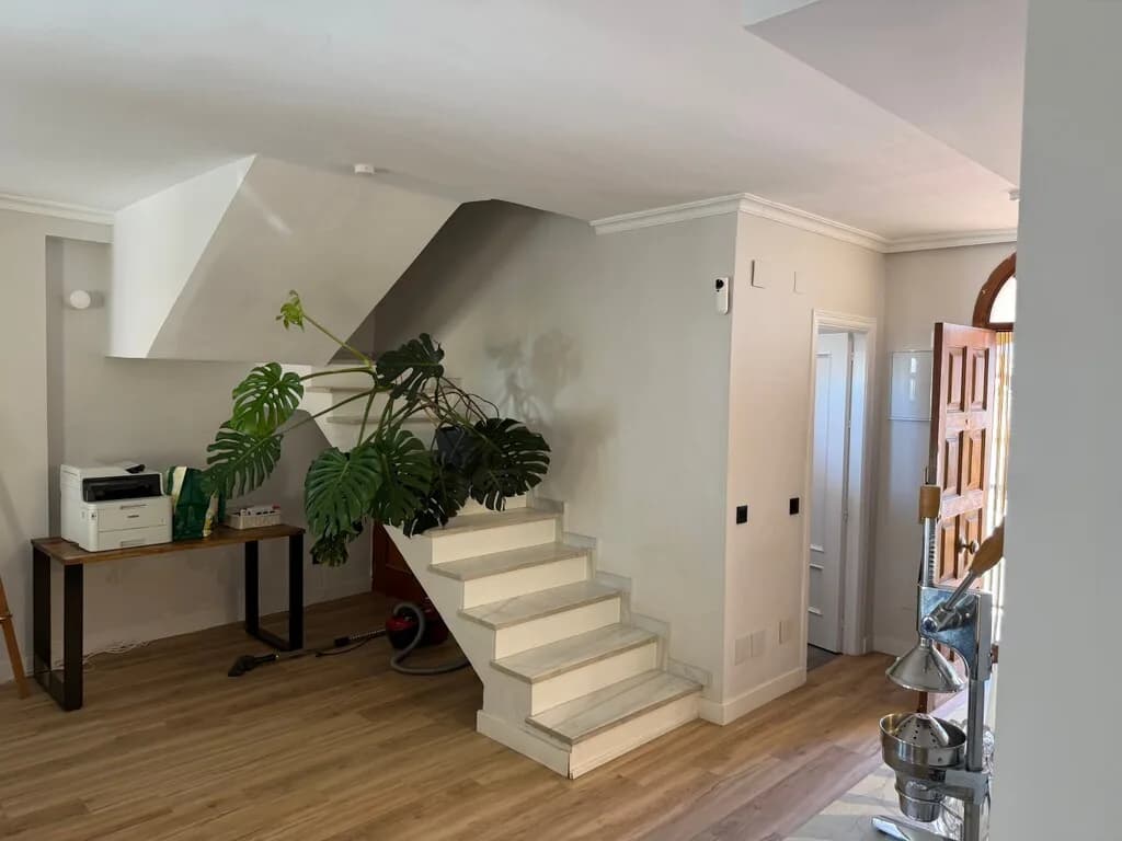 3 Bedroom Middle Floor Apartment for Sale in Fuengirola, Málaga - Image 5