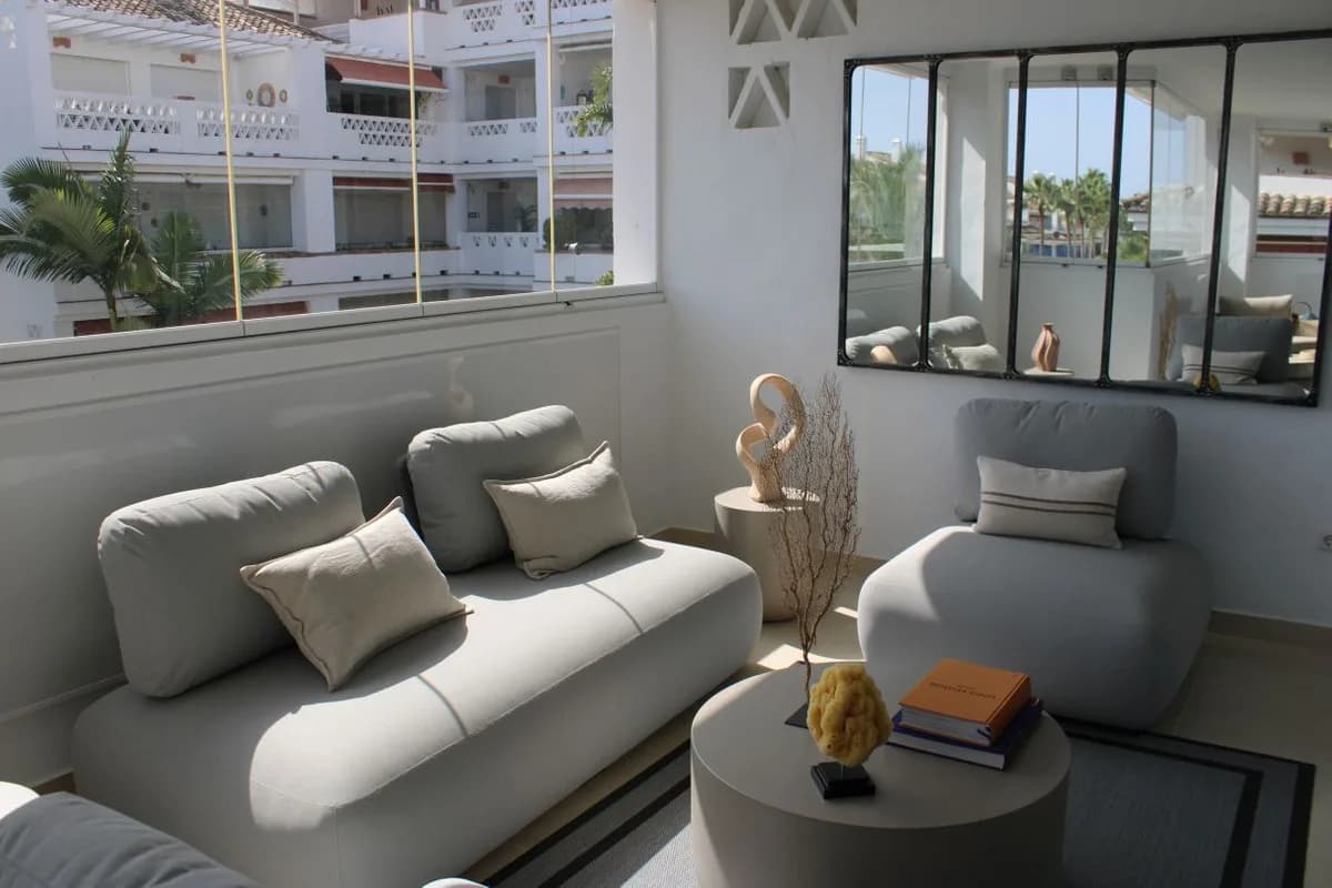 2 Bedroom Middle Floor Apartment for Sale in Marbella, Málaga - Image 6
