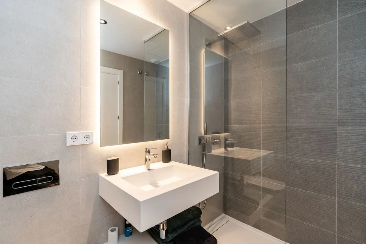 3 Bedroom Middle Floor Apartment for Sale in Mijas Costa, Málaga - Image 5