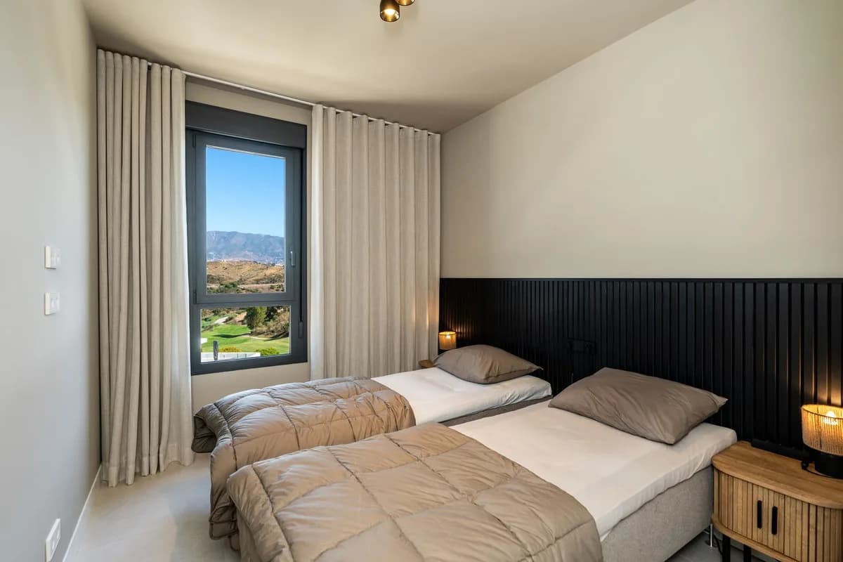 3 Bedroom Middle Floor Apartment for Sale in Mijas Costa, Málaga - Image 8