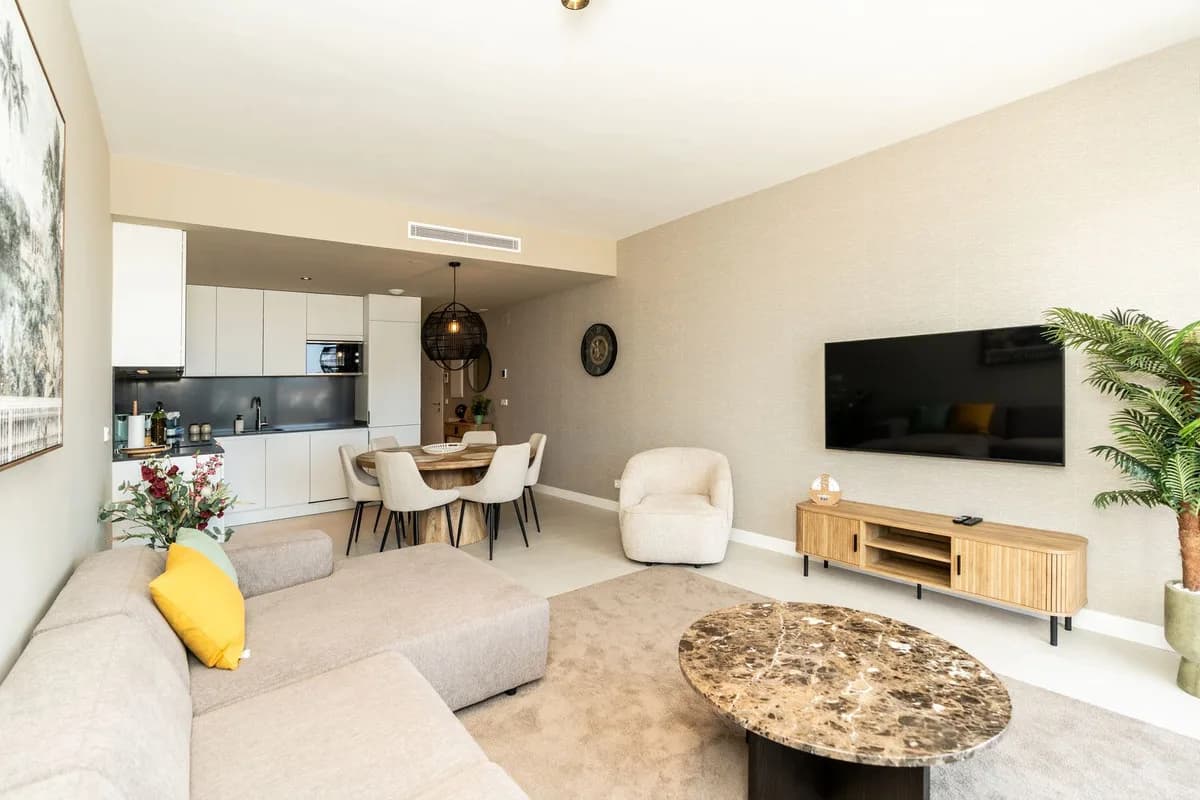 3 Bedroom Middle Floor Apartment for Sale in Mijas Costa, Málaga - Image 9