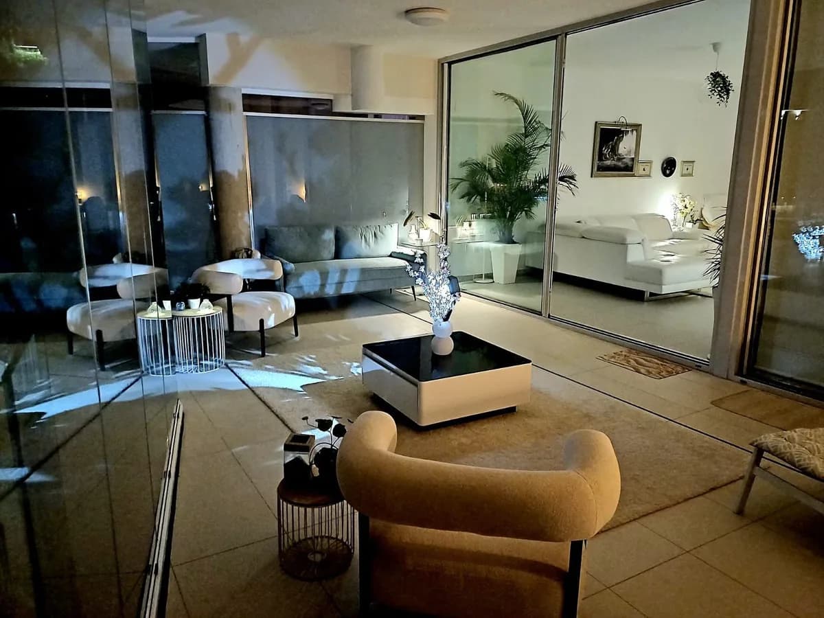 2 Bedroom Middle Floor Apartment for Sale in Benalmadena, Málaga - Image 3