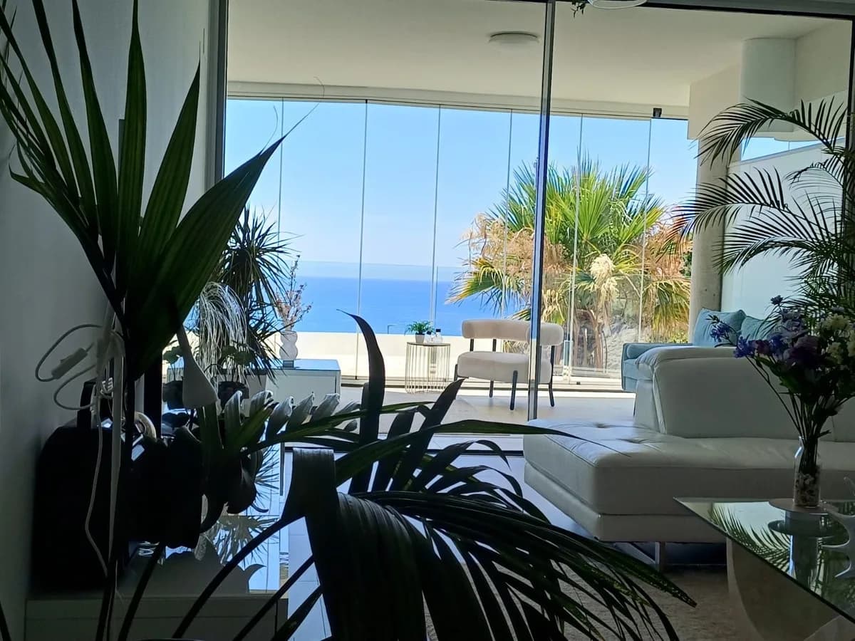 2 Bedroom Middle Floor Apartment for Sale in Benalmadena, Málaga - Image 4