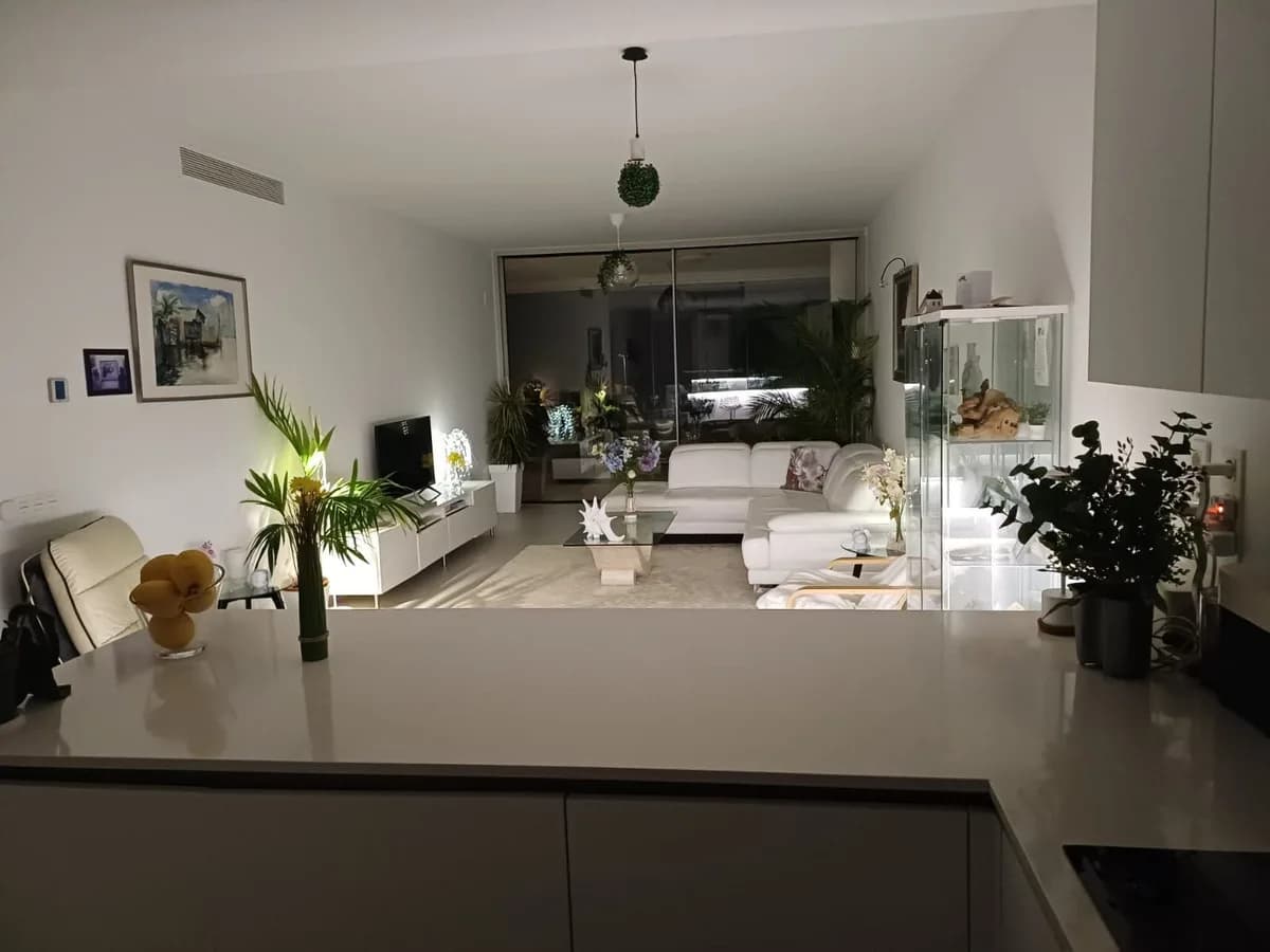 2 Bedroom Middle Floor Apartment for Sale in Benalmadena, Málaga - Image 5