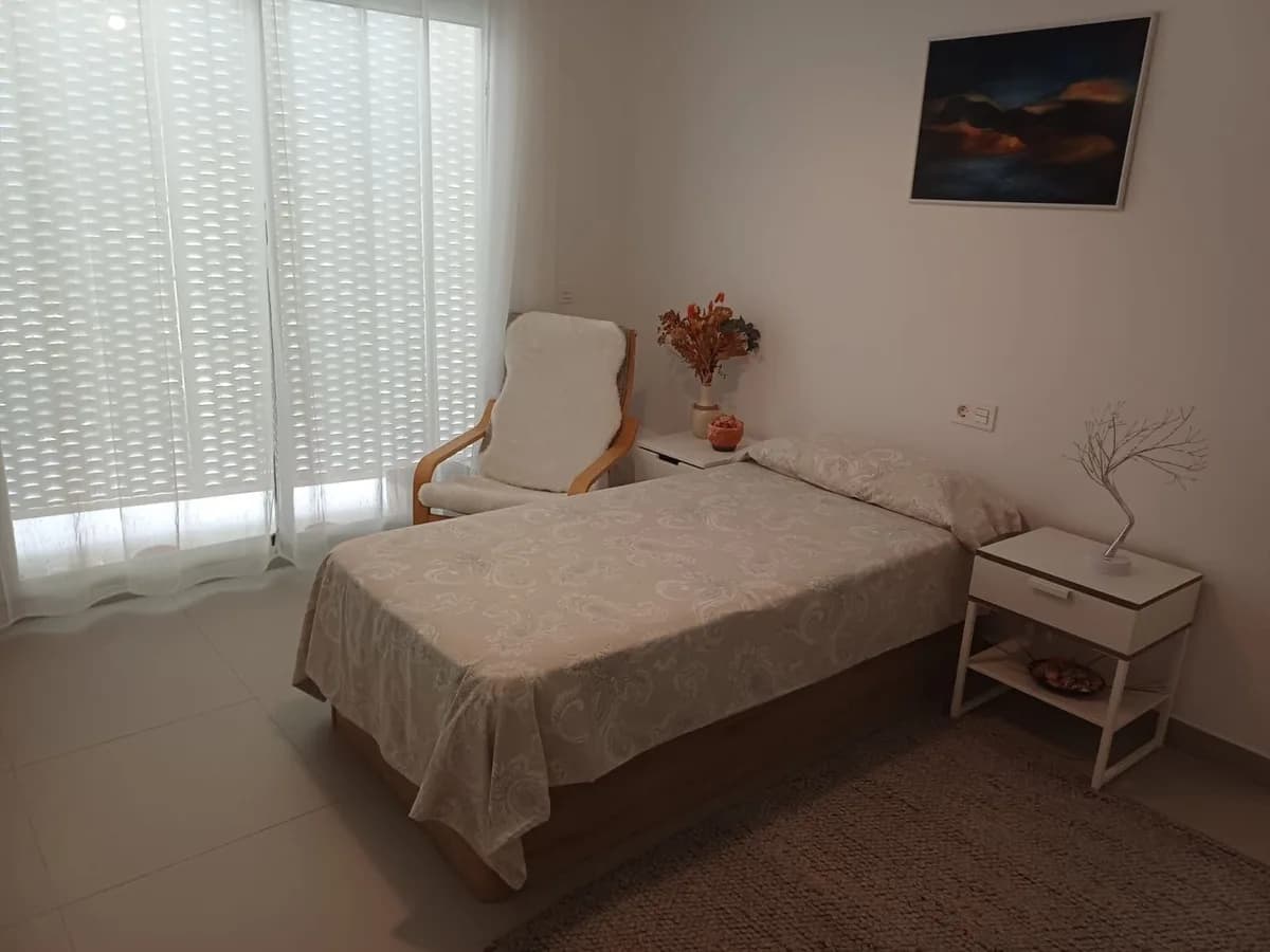 2 Bedroom Middle Floor Apartment for Sale in Benalmadena, Málaga - Image 7