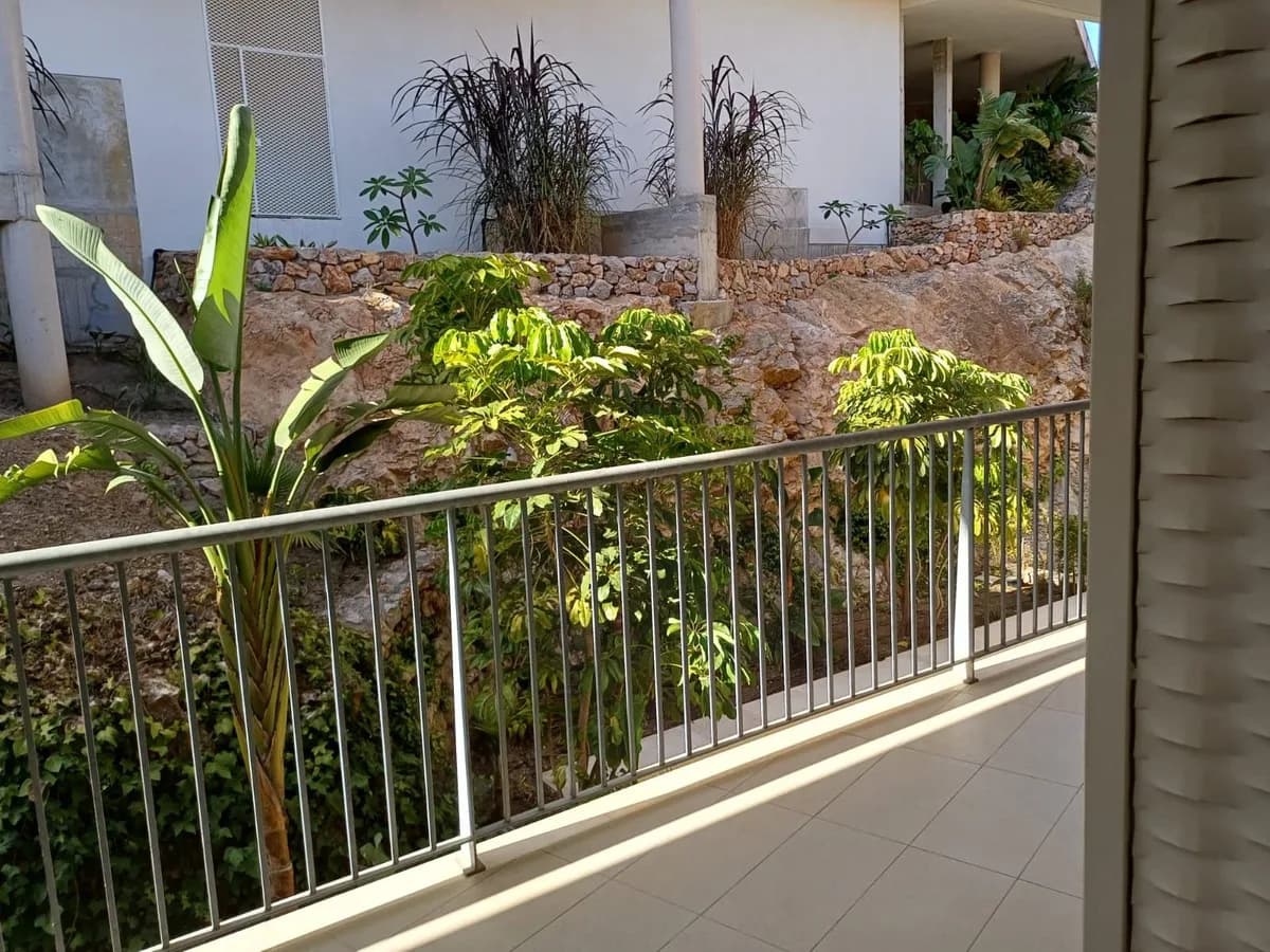 2 Bedroom Middle Floor Apartment for Sale in Benalmadena, Málaga - Image 9