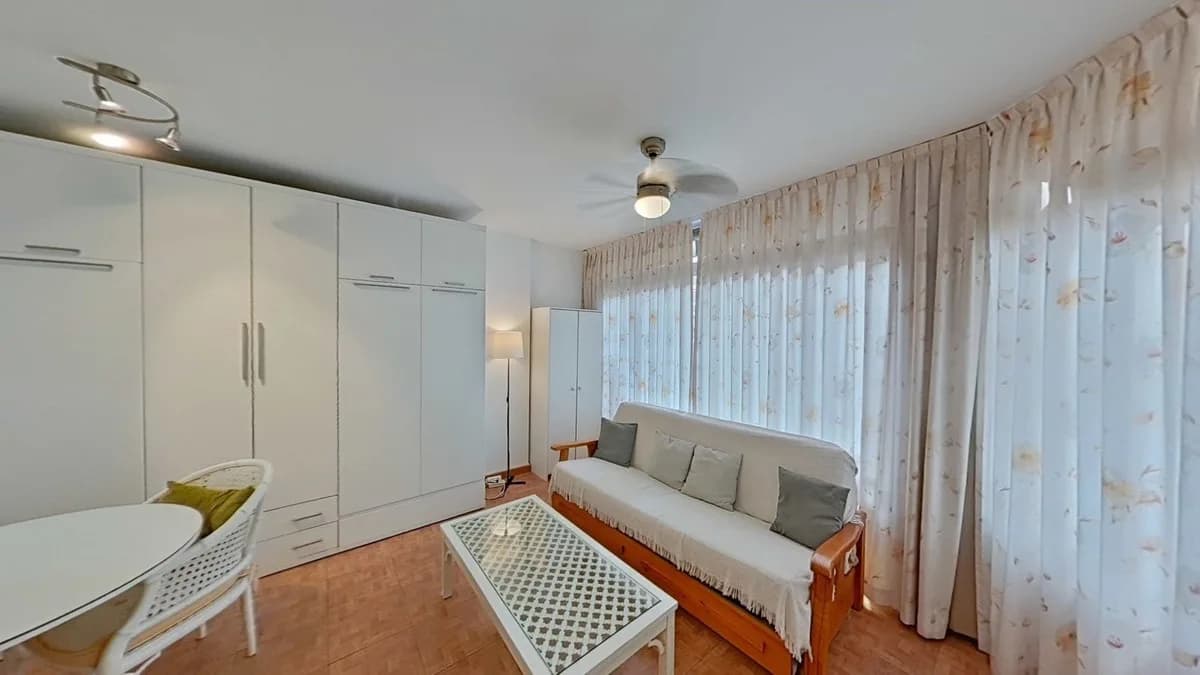 1 Bedroom Middle Floor Apartment for Sale in Marbella, Málaga