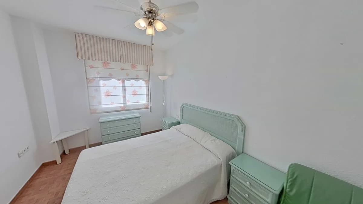 1 Bedroom Middle Floor Apartment for Sale in Marbella, Málaga - Image 3