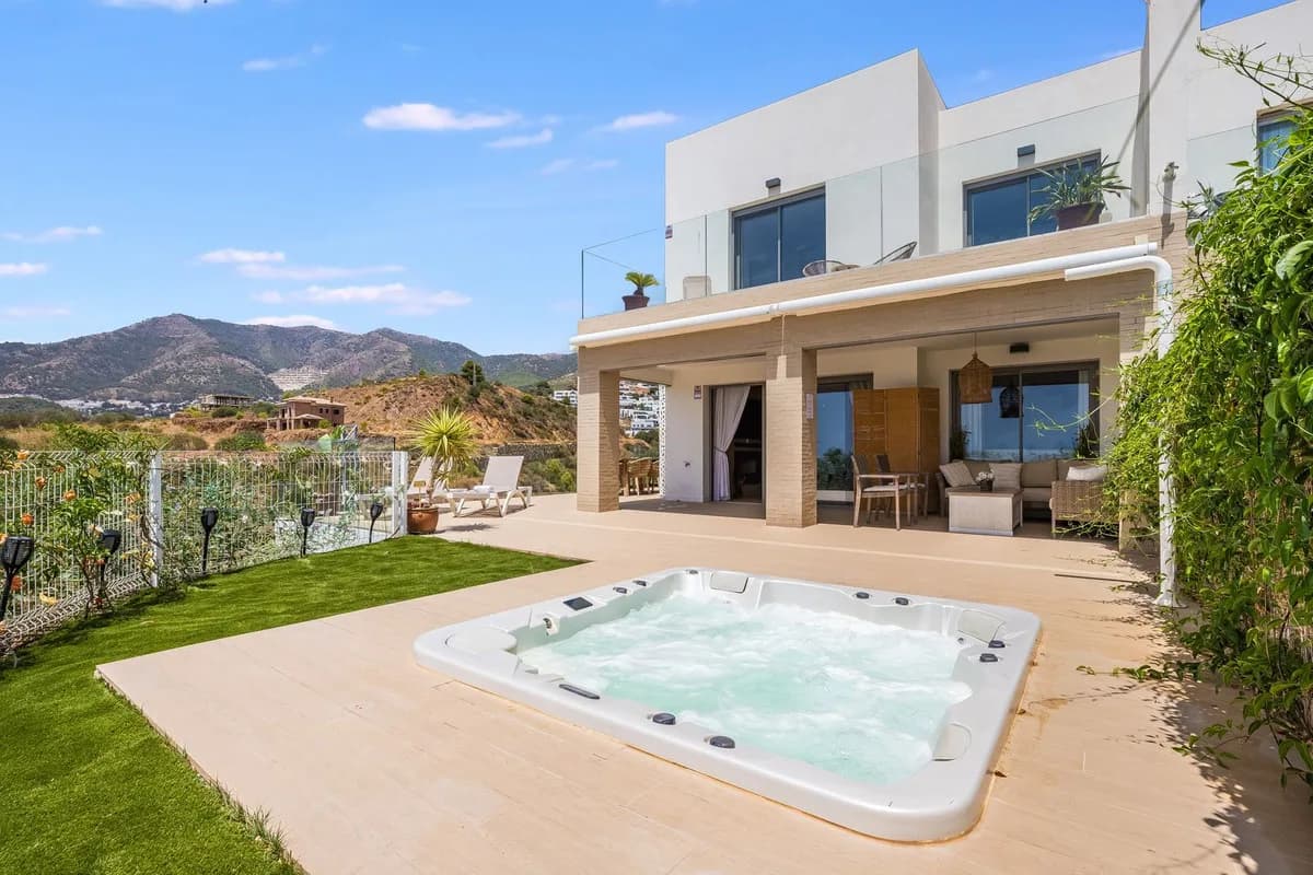 3 Bedroom Semi-Detached House for Sale in Mijas Costa, Málaga - Image 5