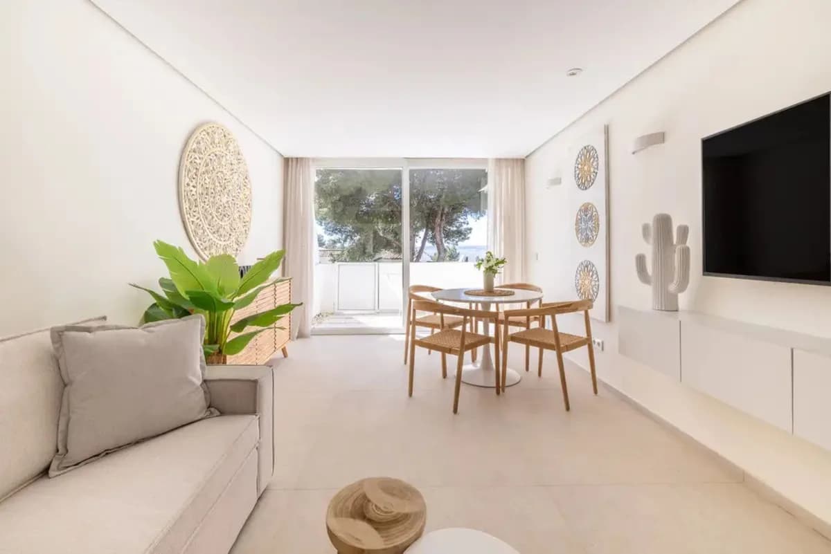 1 Bedroom Ground Floor Apartment for Sale in Estepona, Málaga - Image 2