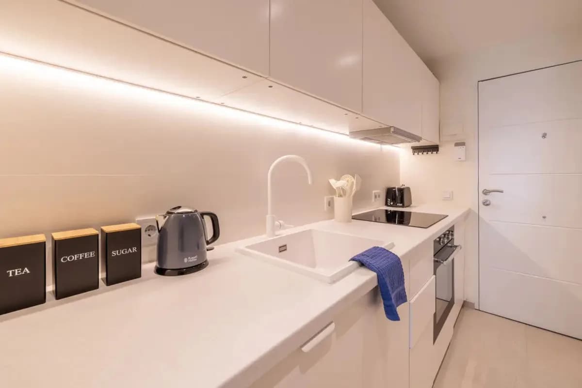 1 Bedroom Ground Floor Apartment for Sale in Estepona, Málaga - Image 6