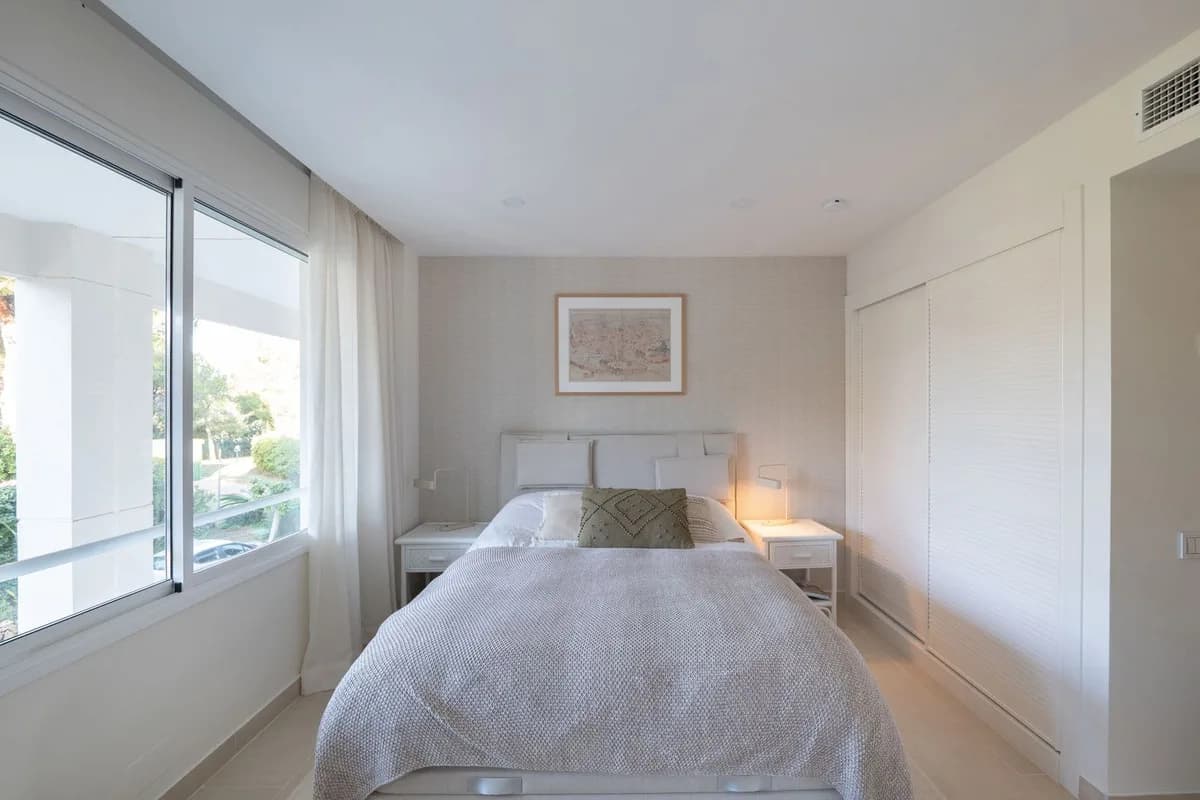 2 Bedroom Middle Floor Apartment for Sale in Estepona, Málaga - Image 9