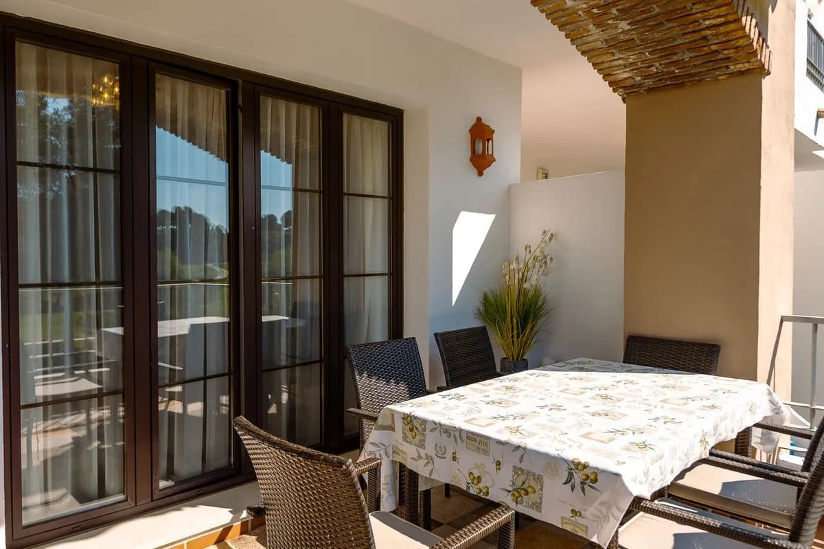 3 Bedroom Middle Floor Apartment for Sale in Los Arqueros, Málaga - Image 4
