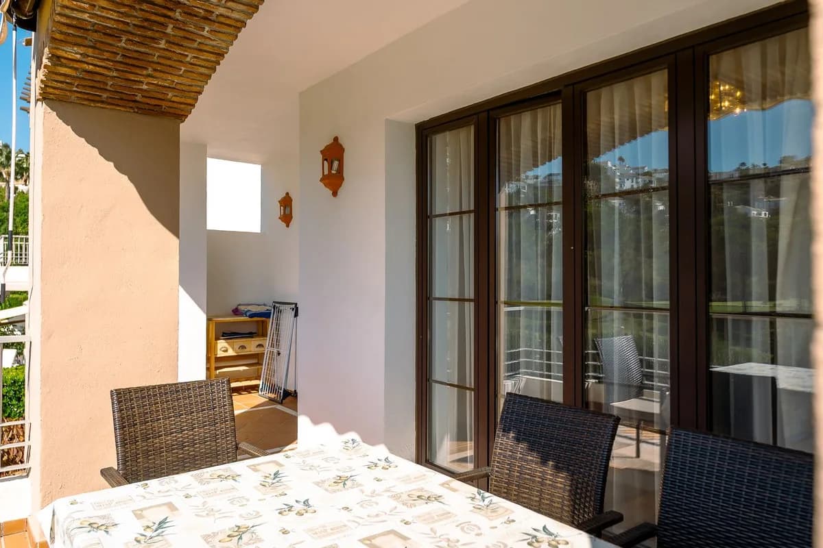 3 Bedroom Middle Floor Apartment for Sale in Los Arqueros, Málaga - Image 5