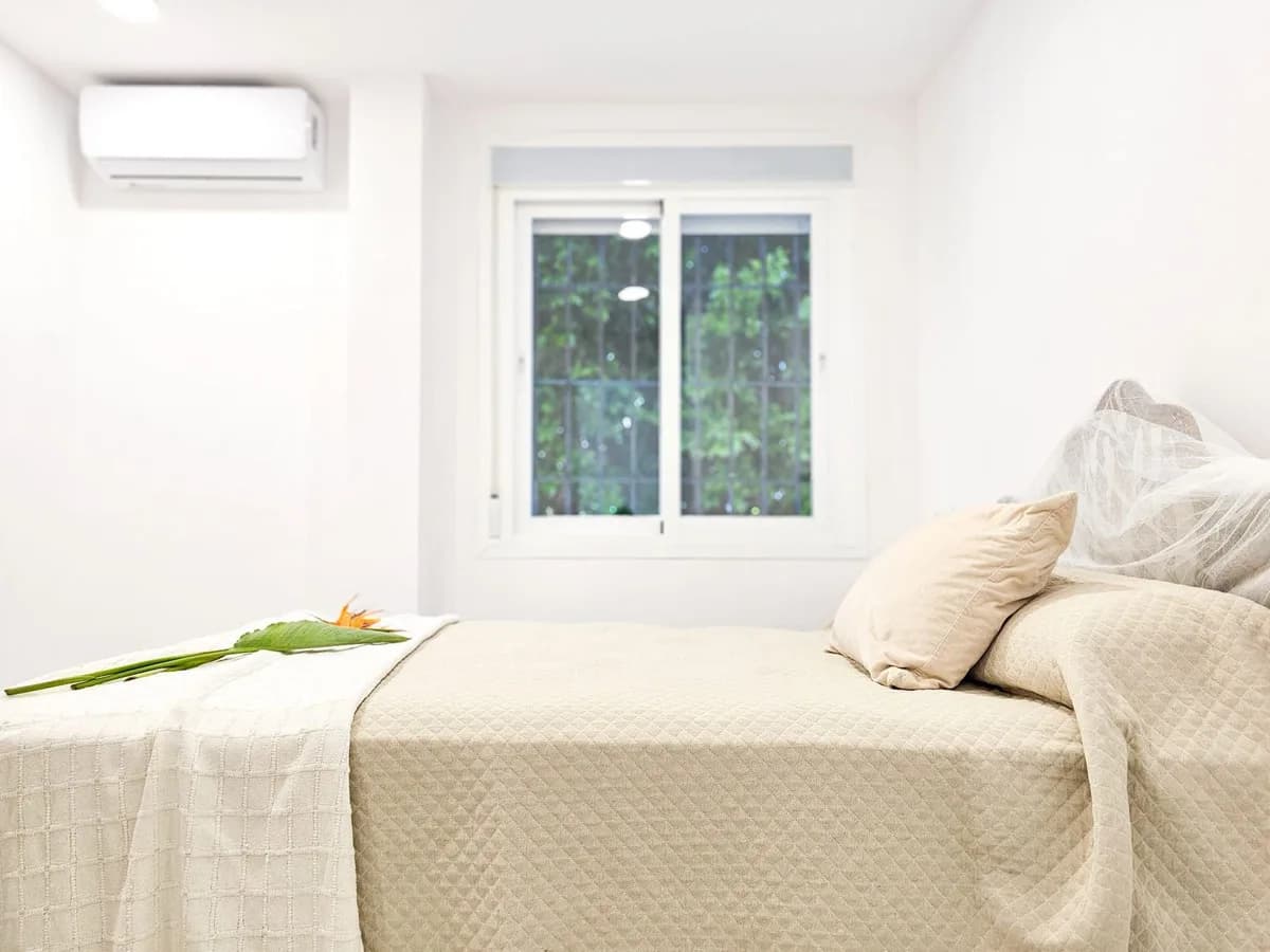 2 Bedroom Middle Floor Apartment for Sale in Marbella, Málaga - Image 8