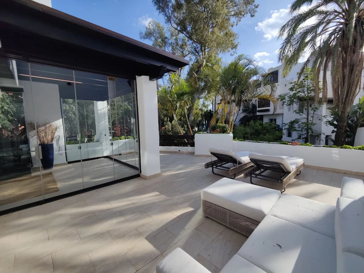 4 Bedroom Penthouse Duplex for Sale in Puerto Banús, Málaga - Image 2