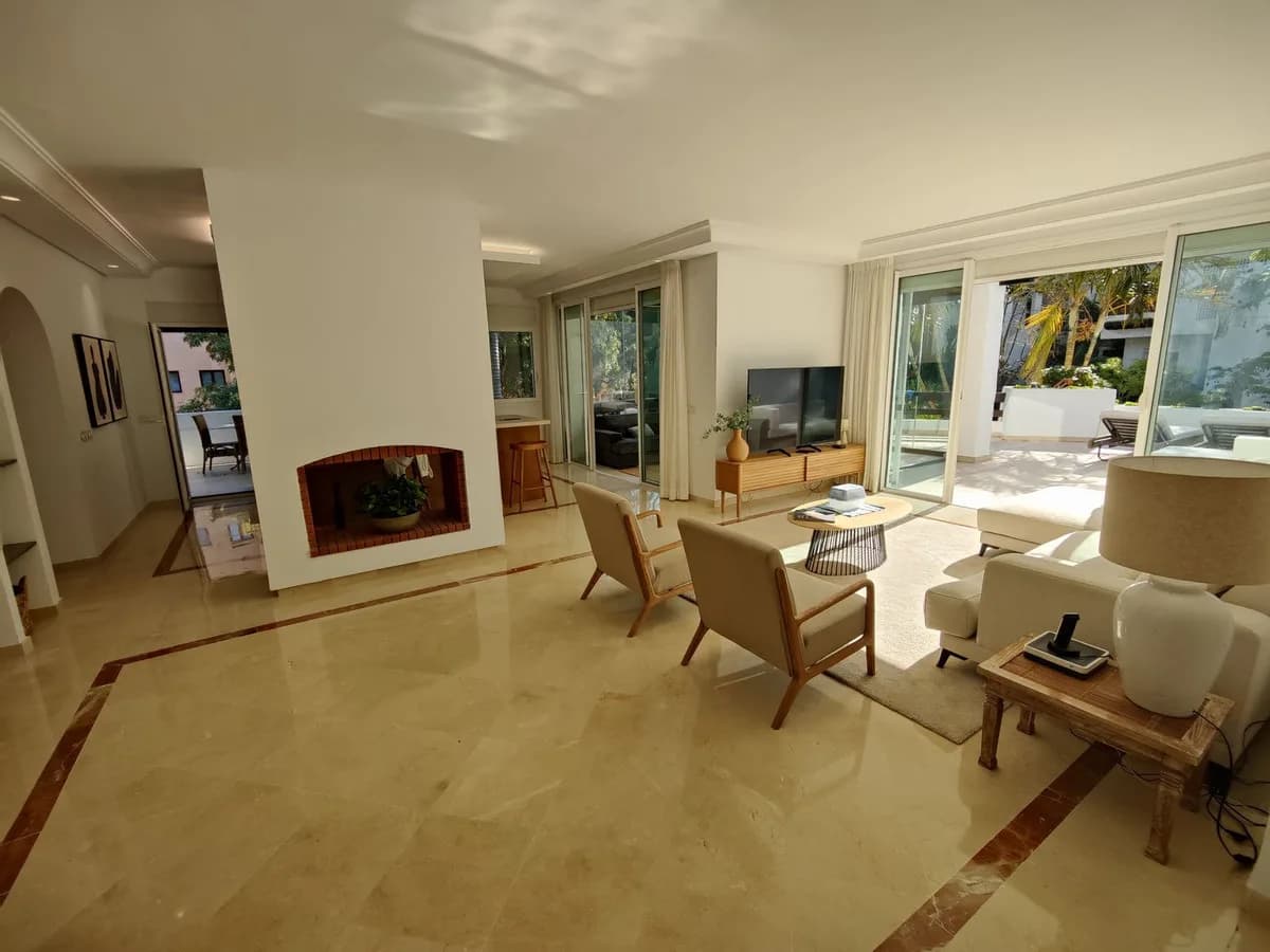 4 Bedroom Penthouse Duplex for Sale in Puerto Banús, Málaga - Image 4