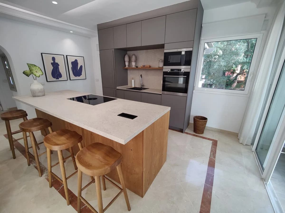 4 Bedroom Penthouse Duplex for Sale in Puerto Banús, Málaga - Image 6