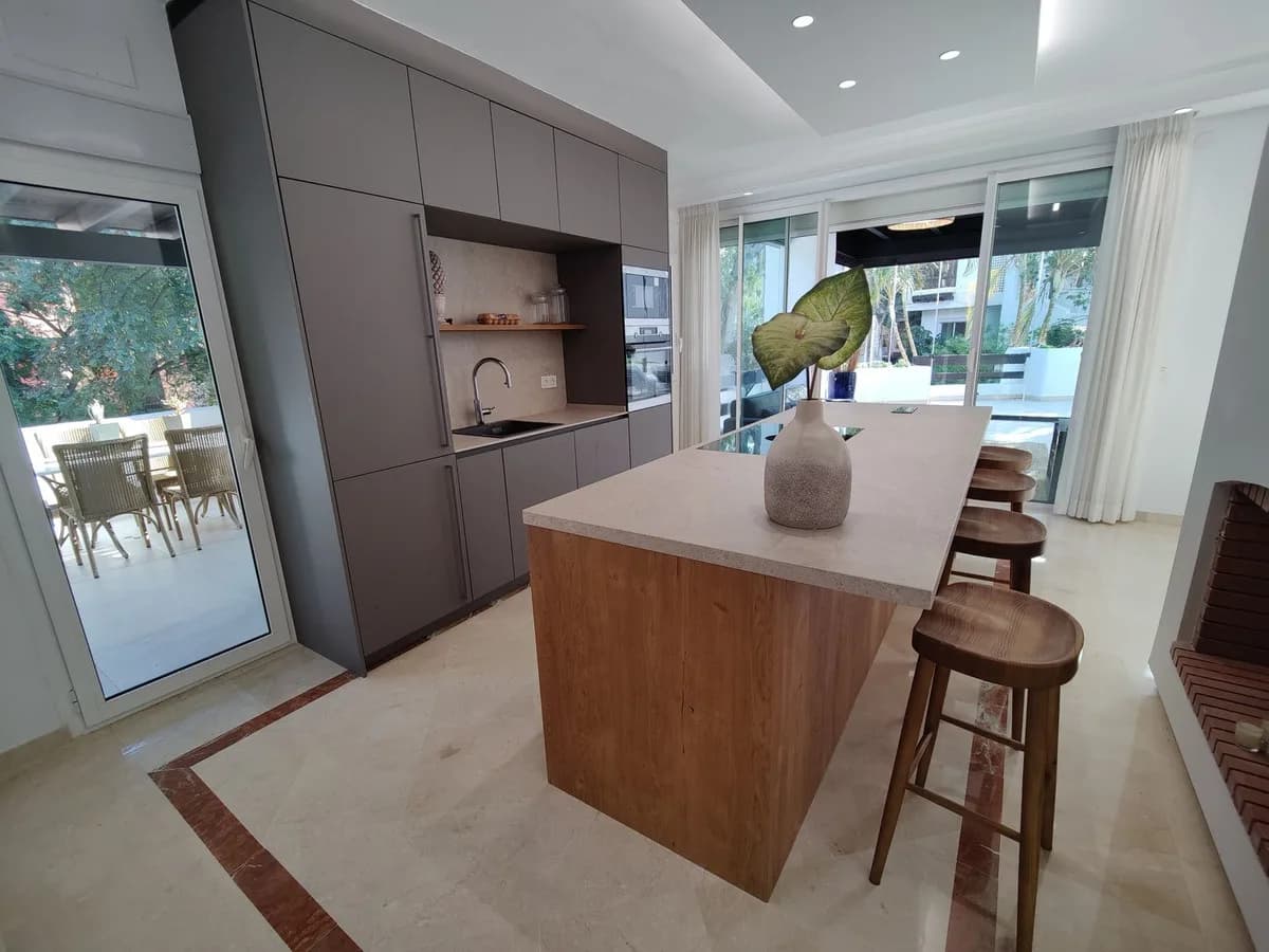4 Bedroom Penthouse Duplex for Sale in Puerto Banús, Málaga - Image 7