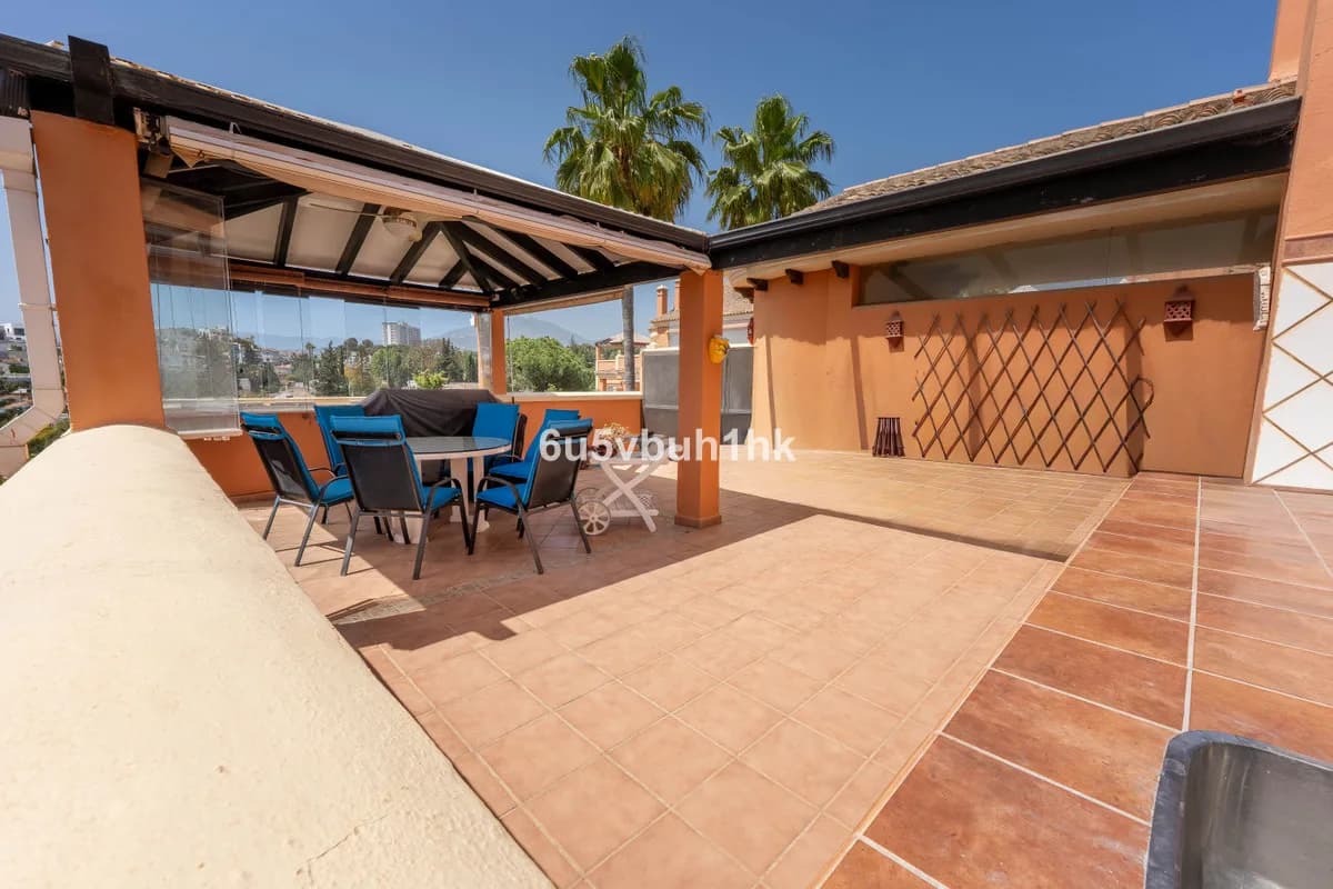 3 Bedroom Penthouse Duplex for Sale in Marbella, Málaga - Image 2