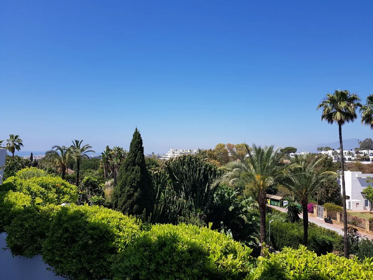 2 Bedroom Middle Floor Apartment for Sale in The Golden Mile, Málaga - Image 5