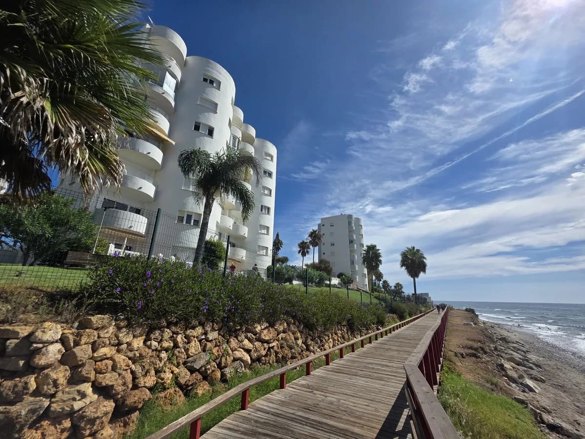 1 Bedroom Middle Floor Apartment for Sale in Calahonda, Málaga - Image 2