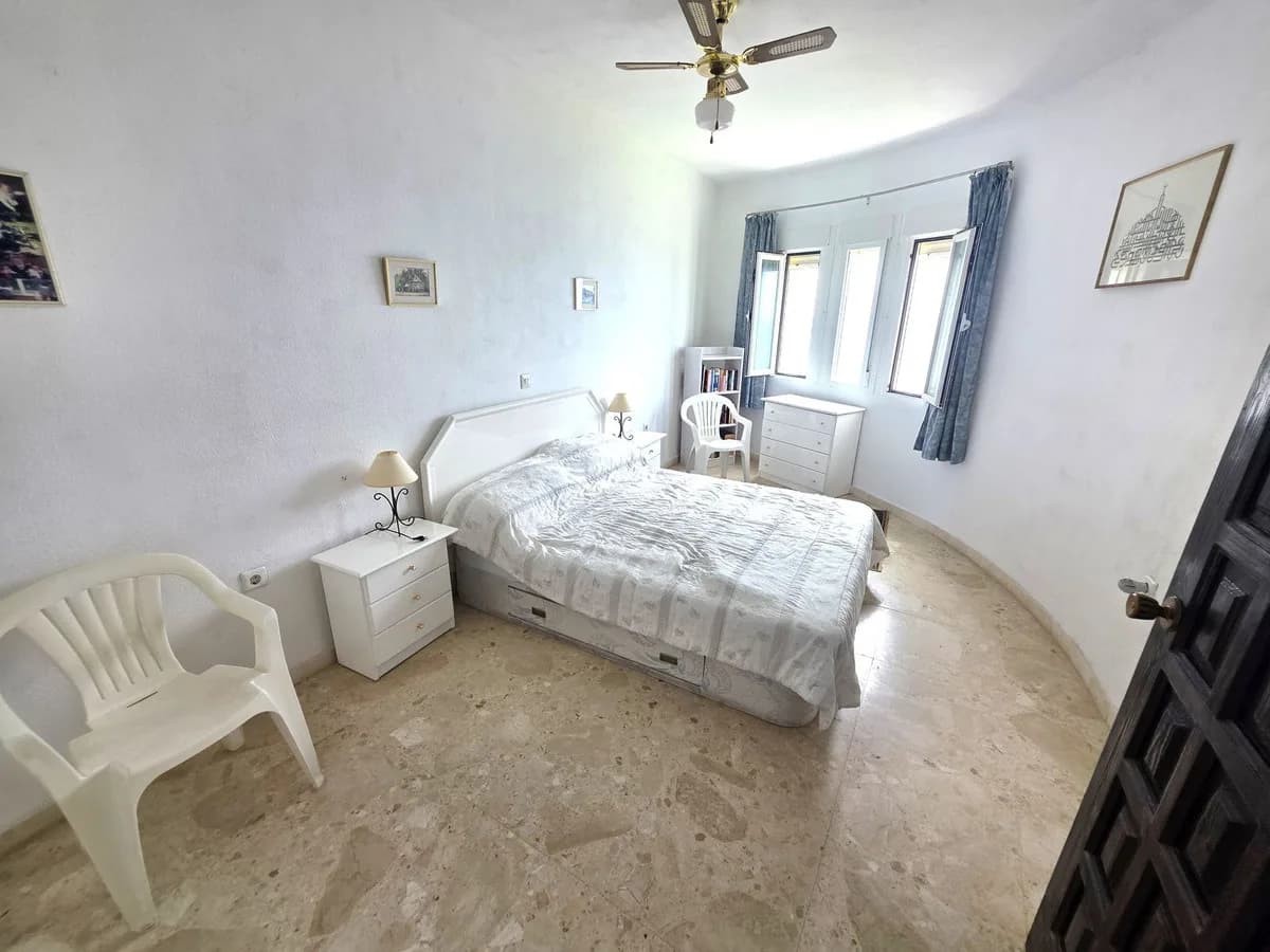 1 Bedroom Middle Floor Apartment for Sale in Calahonda, Málaga - Image 5