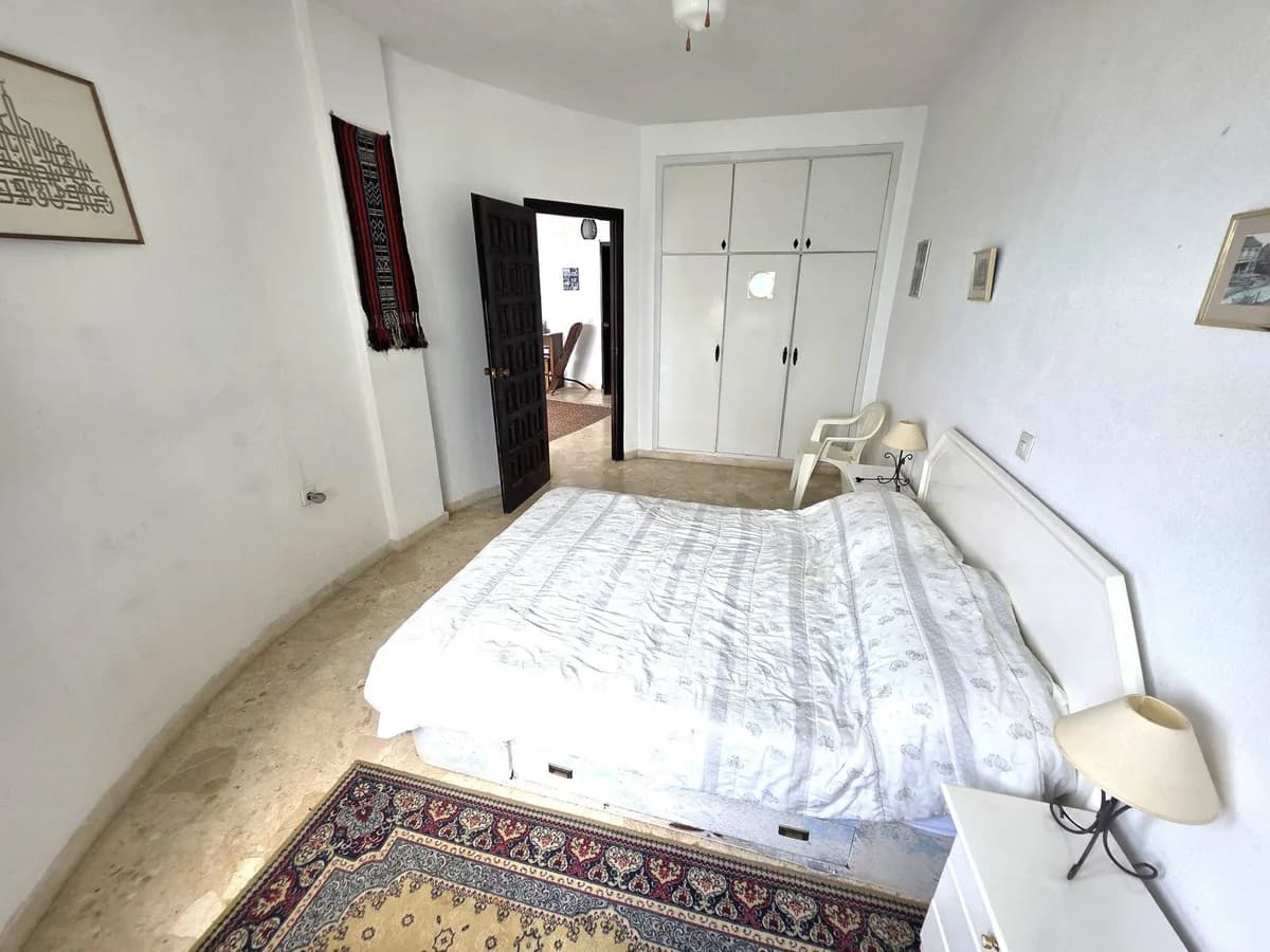 1 Bedroom Middle Floor Apartment for Sale in Calahonda, Málaga - Image 8