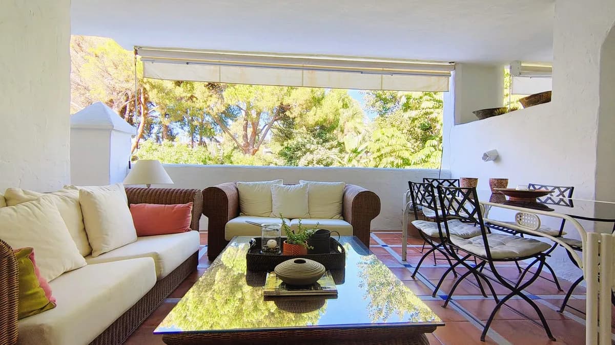 3 Bedroom Middle Floor Apartment for Sale in Guadalmina Baja, Málaga - Image 3