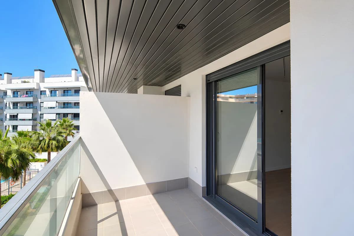 2 Bedroom Middle Floor Apartment for Sale in Las Lagunas, Málaga