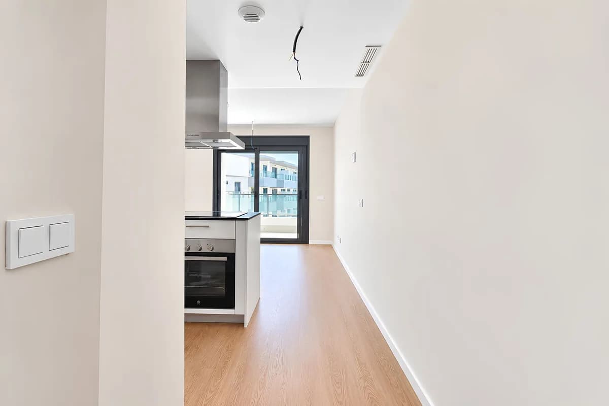 2 Bedroom Middle Floor Apartment for Sale in Las Lagunas, Málaga - Image 2